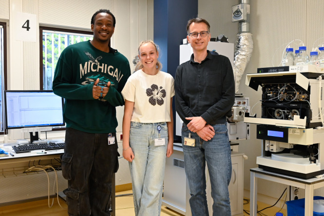 High school student visits CPM labs